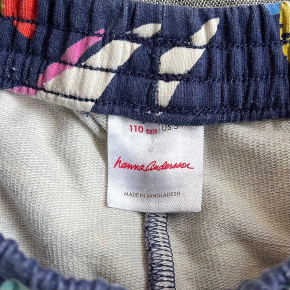 Hanna Andersson French terry shorts with dolphin hem - Picture 3 of 3